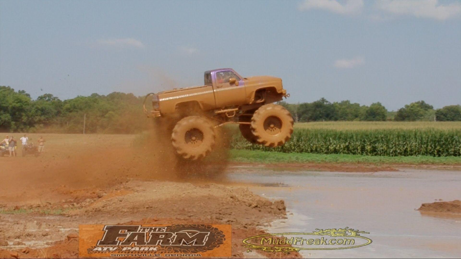 1920x1080 Mud Trucks Wallpaper