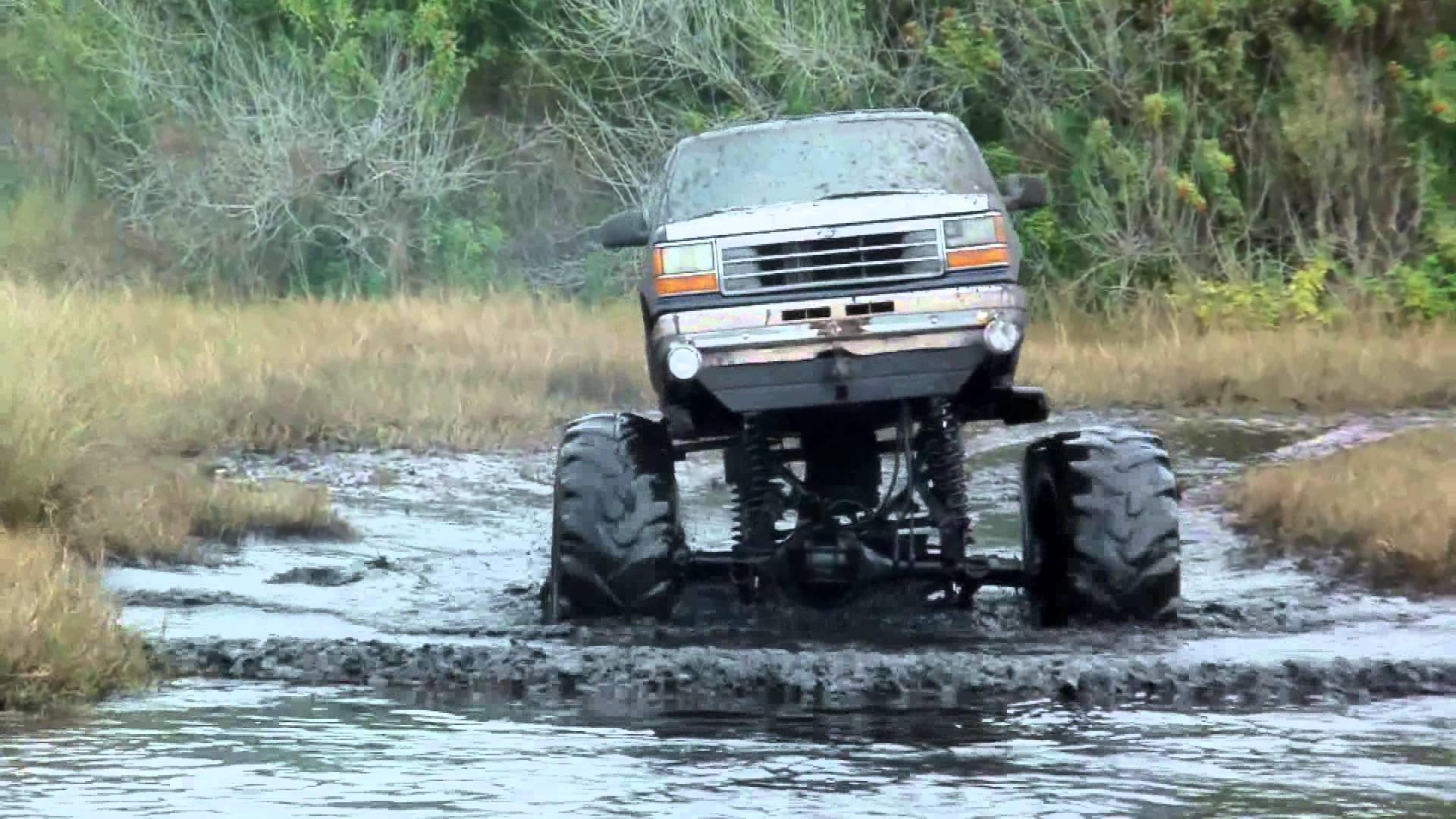 1920x1080 Mud Trucks Wallpaper