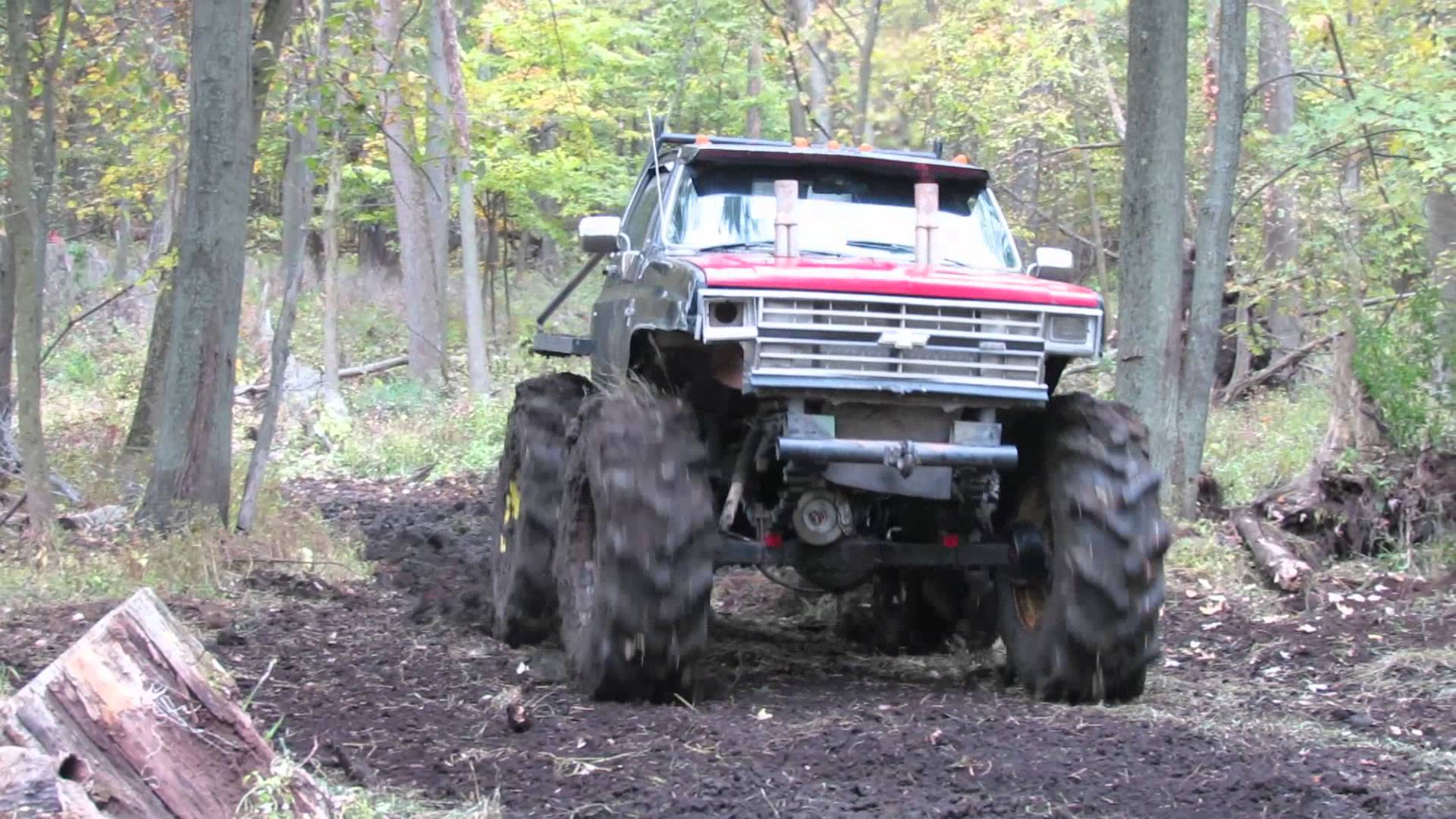 1920x1080 Mud Trucks Wallpaper