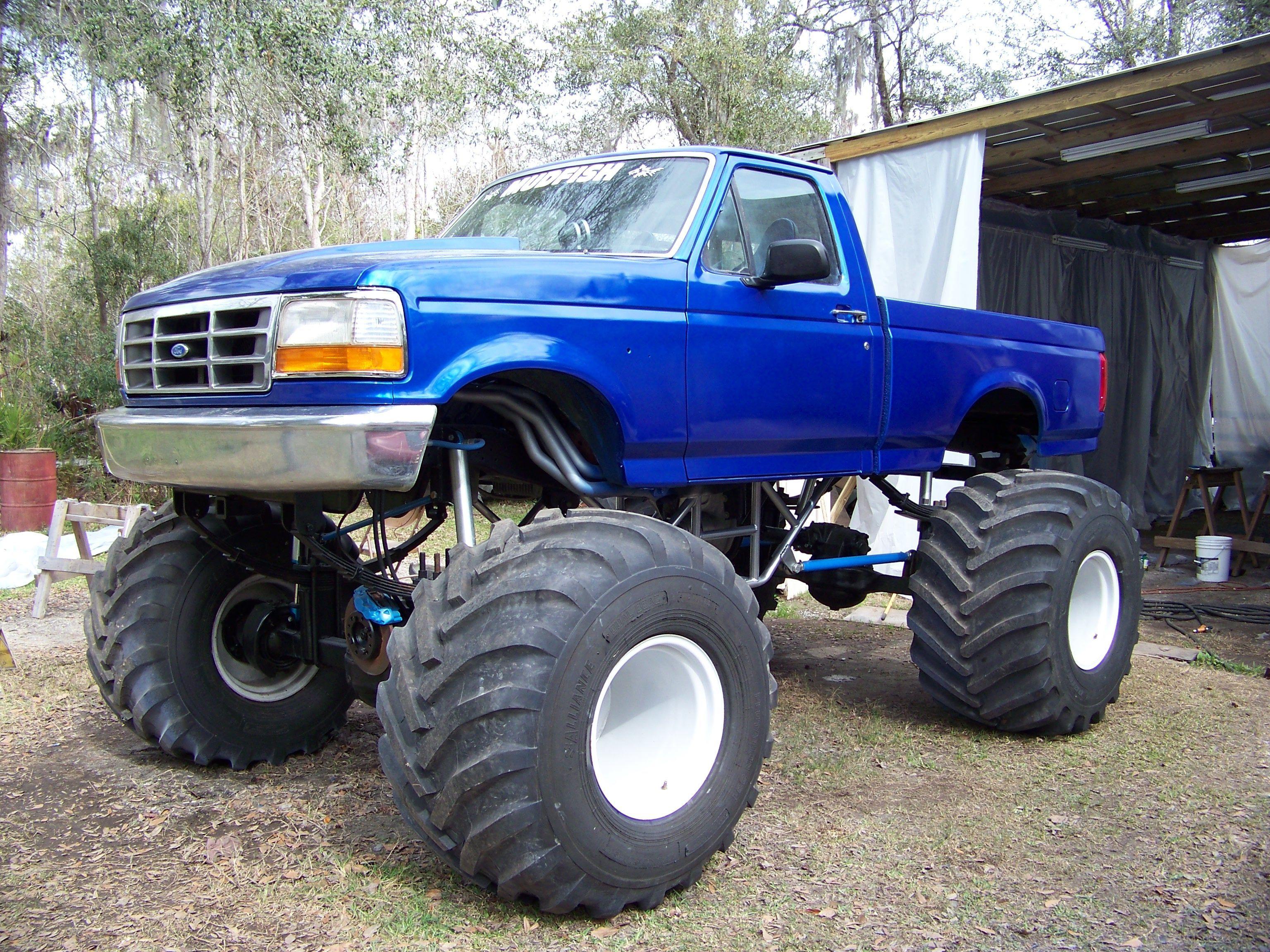 3072x2304 Mud Trucks Wallpaper