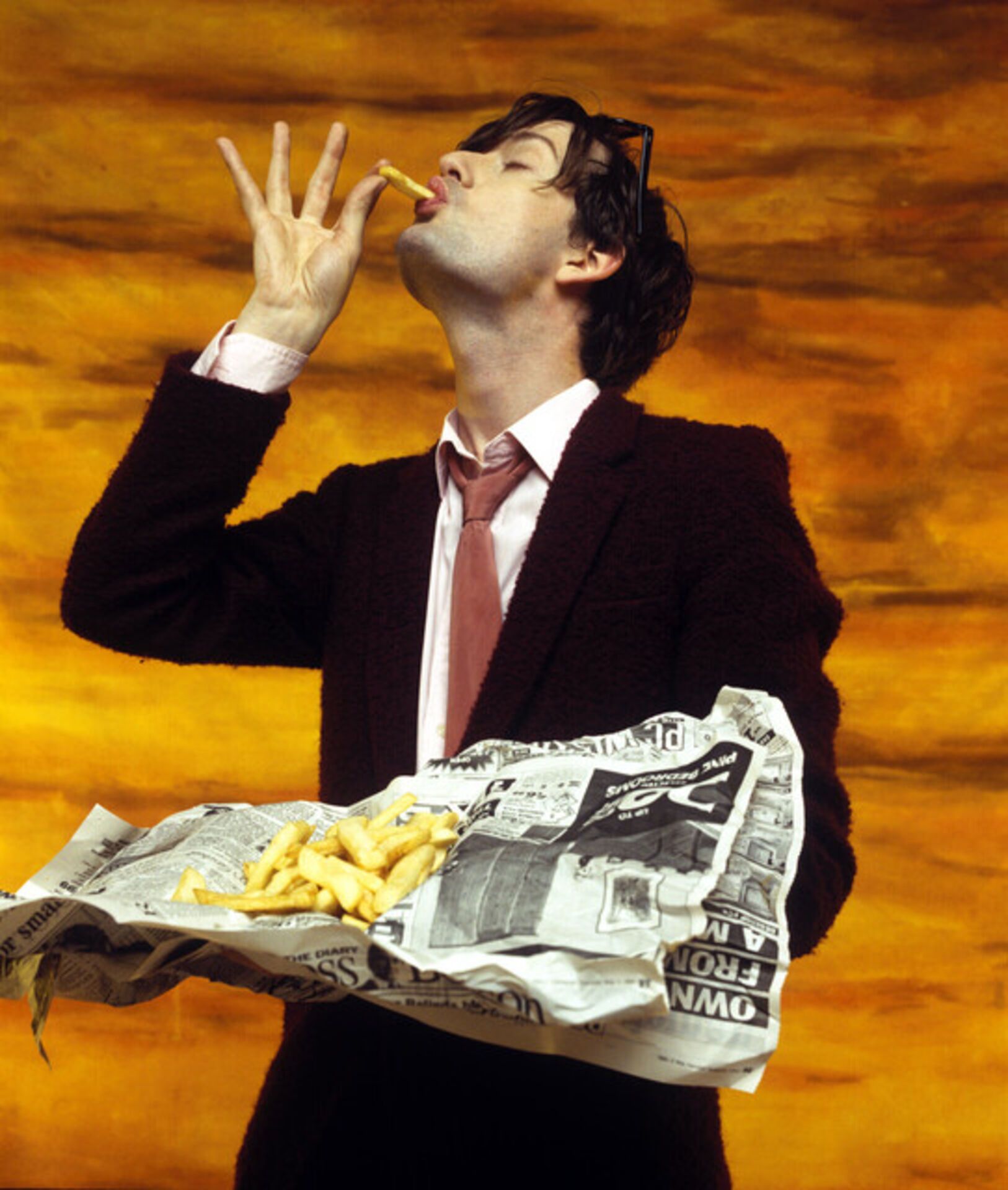 1626x1920 Pat Pope. Jarvis Cocker of Pulp eating Fish and Chips (1995)