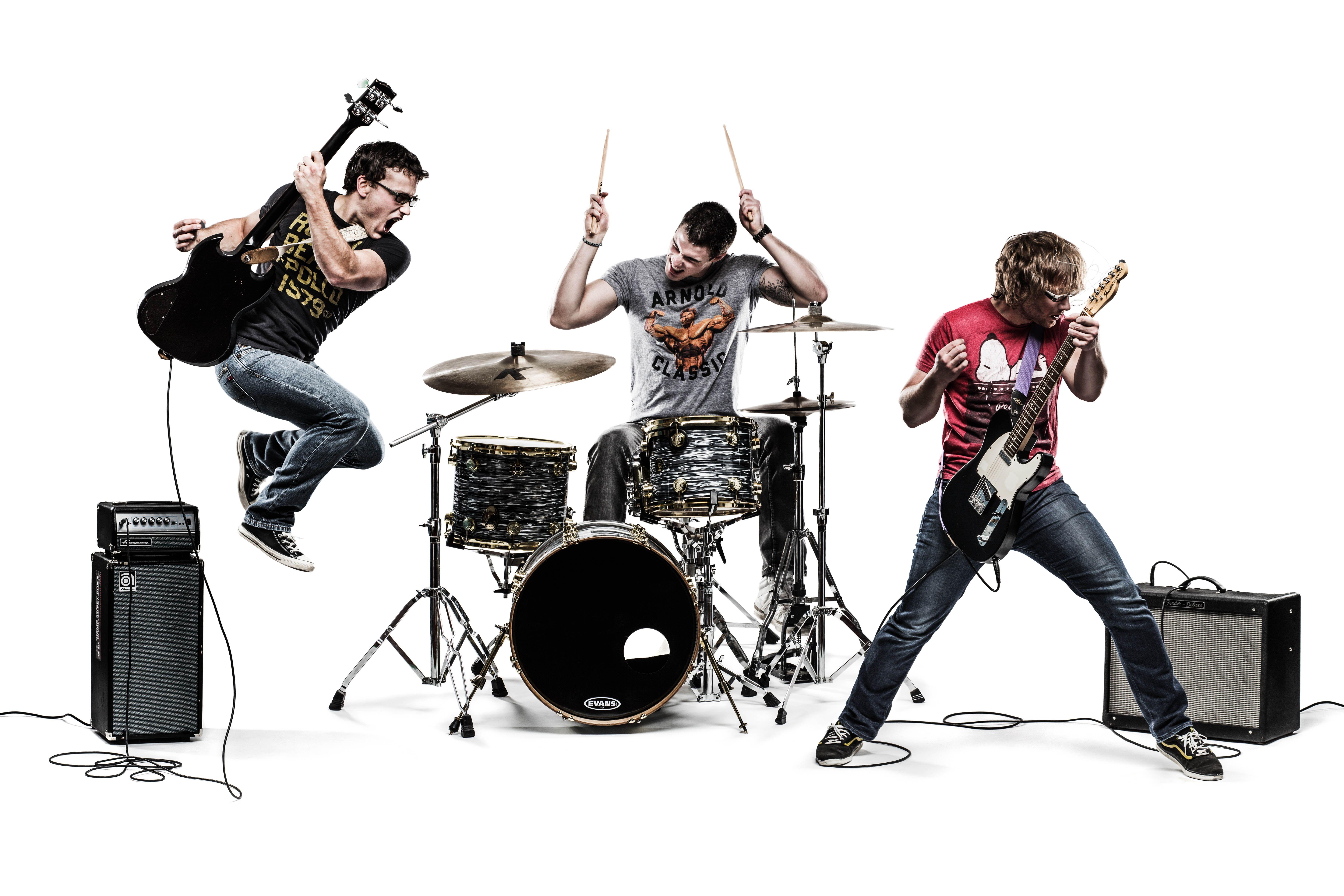 Какая группа играет песня. Гитарист и барабанщик. Музыкальная группа. Рок музыканты. Барабанщик рок группы.