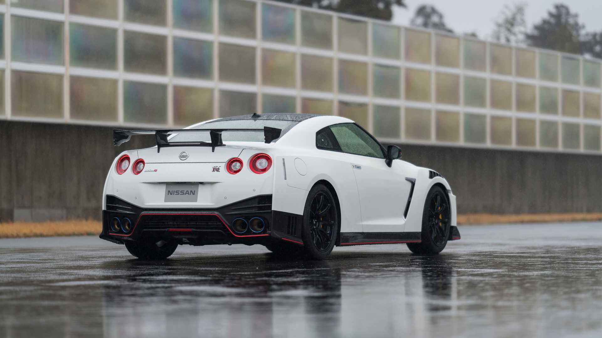 1920x1080 Nissan GT R NISMO Rear Three Quarter Wallpaper (70)