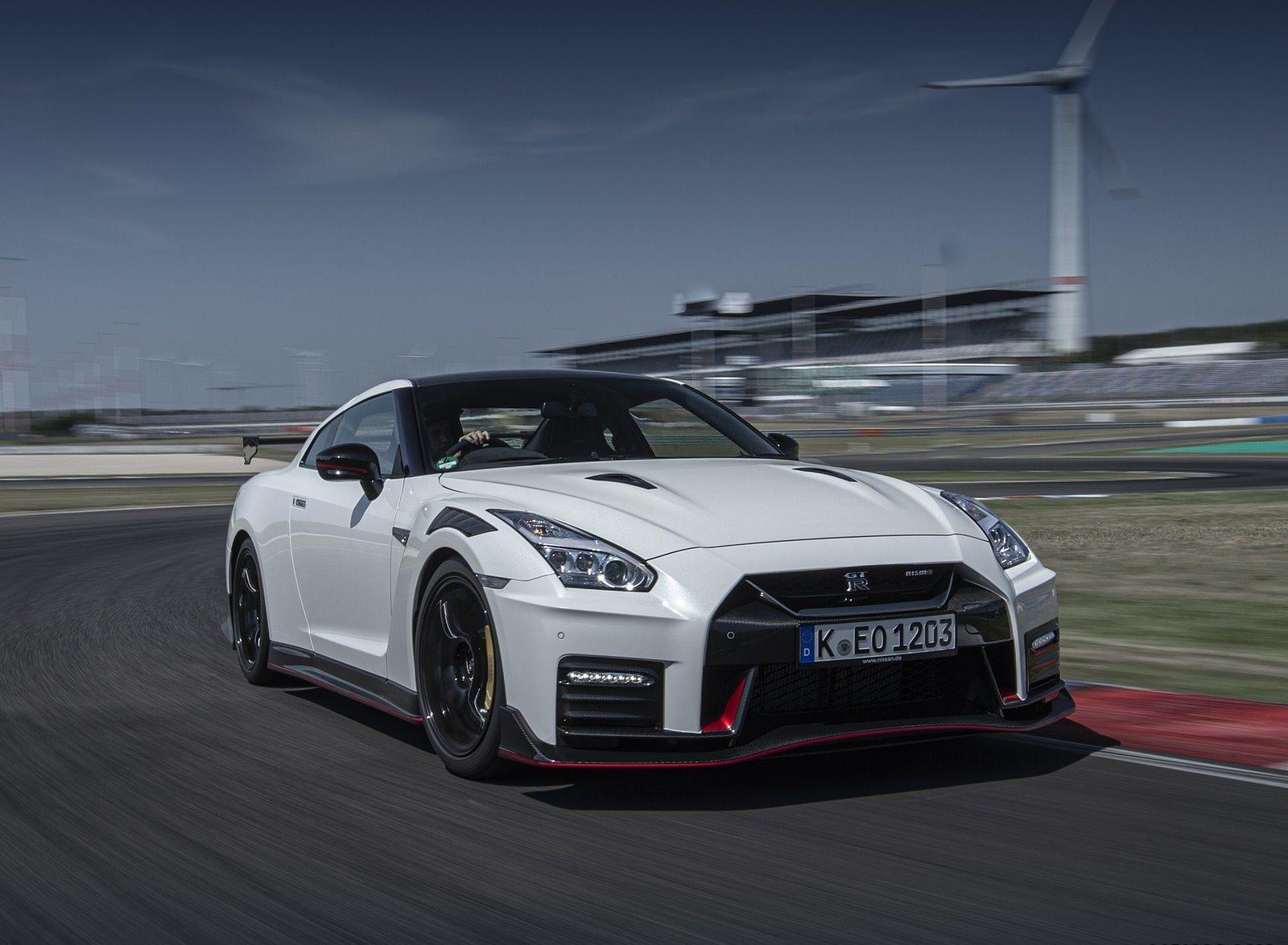 1600x1174 Nissan GT R NISMO Wallpaper (HD Image)