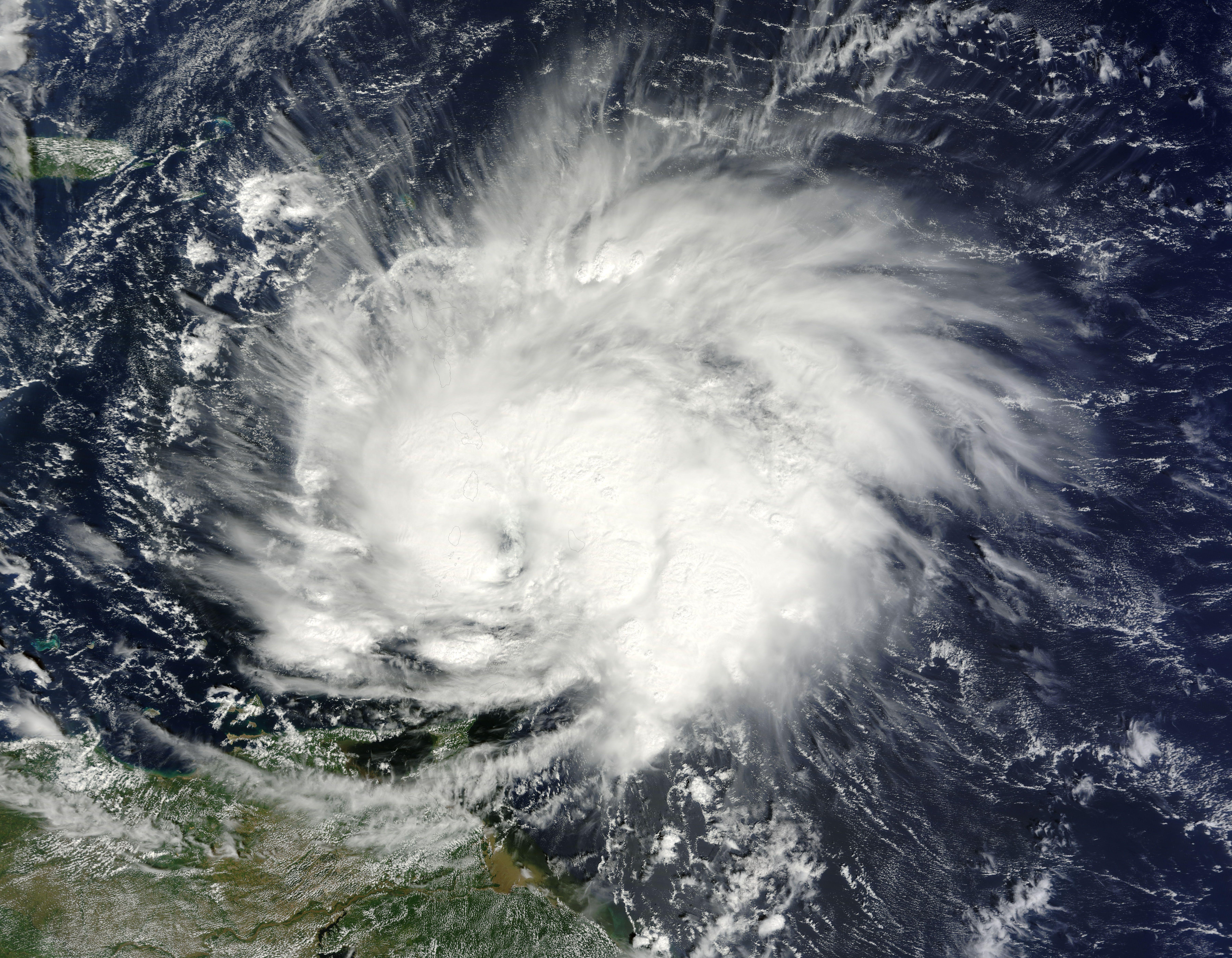 7200x5600 Hurricane Tomas
