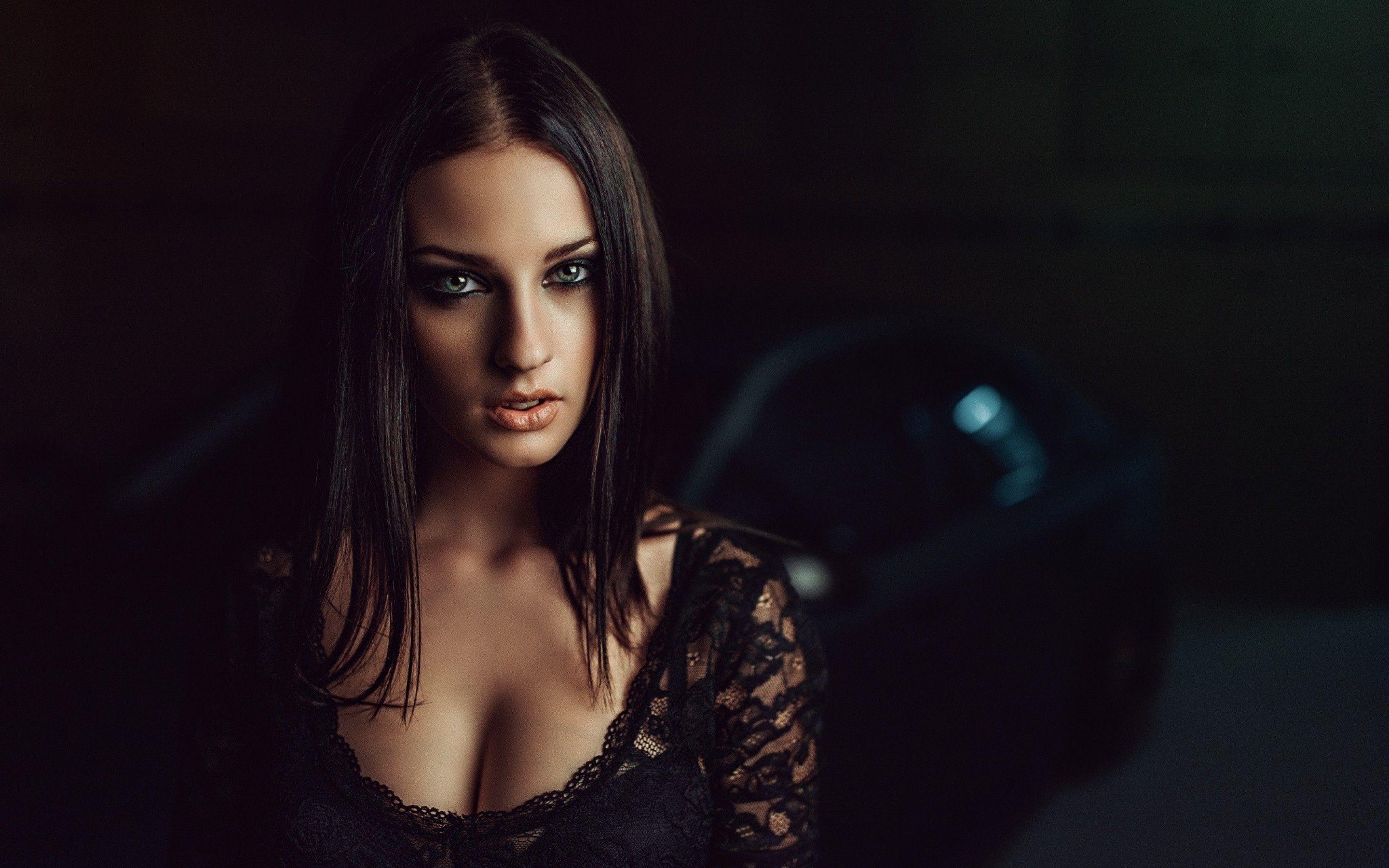 2880x1800 Beautiful Model Macbook Pro Retina HD 4k Wallpaper
