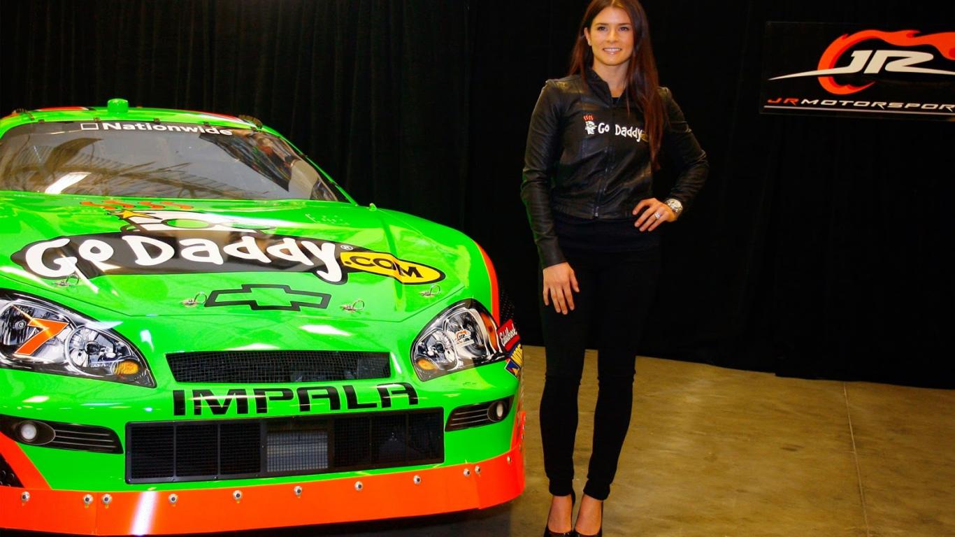 1366x768 Q1VLF4I Danica Patrick Wallpaper Pics 1366x768