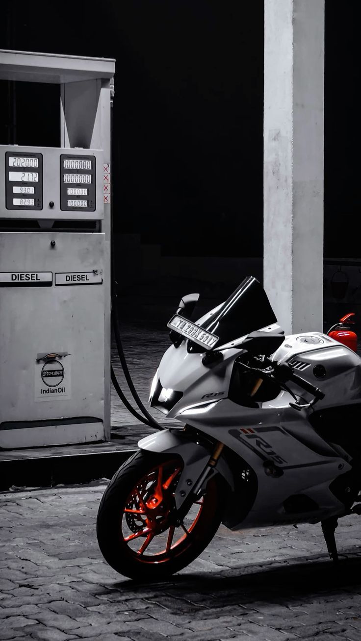 736x1308 R15 v4 wallpaper