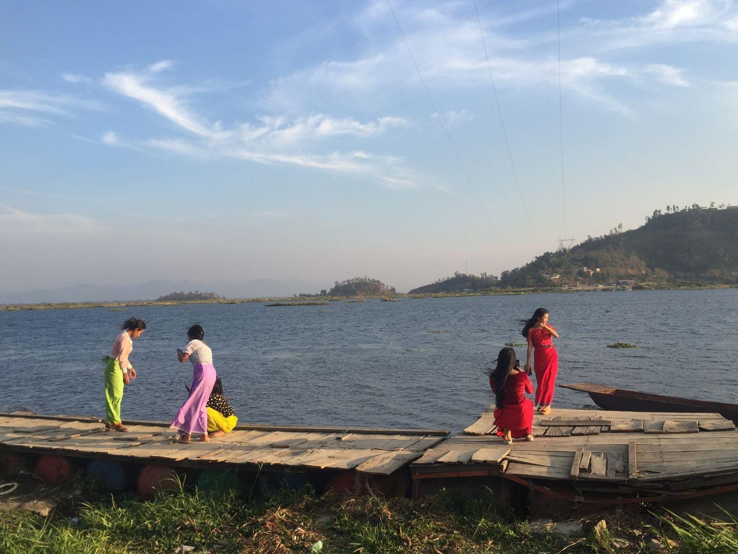 1440x1080 Loktak lake in Manipur: serene landscape and unique culture