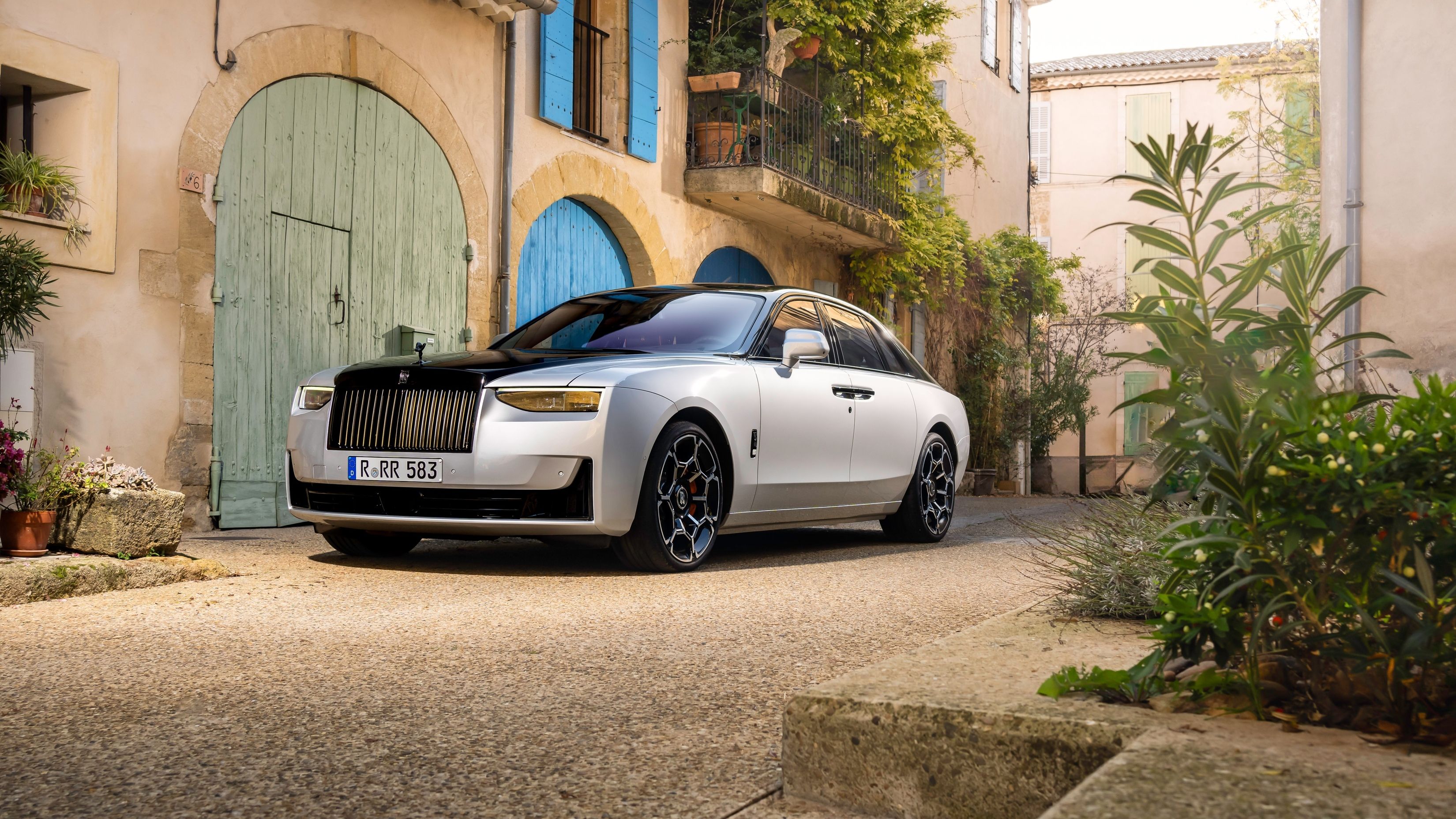 3300x1856 Rolls Royce Black And White Luxury Cars Popular 8K HDR Desktop Wallpaper Background Image For Apple MacBook Air MacBook Pro IMac Windows PC And Linux Computers 4K High Resolution