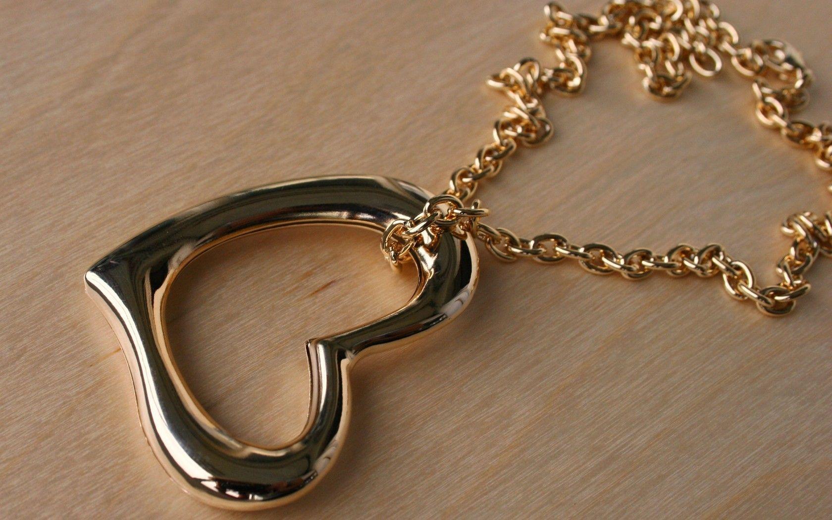 1680x1050 Necklaces Wallpaper