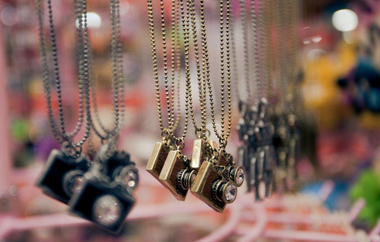 1332x850 Wallpaper background, widescreen, Wallpaper, blur, the camera, pendant, wallpaper, decoration, chain, different, widescreen, background, full screen, HD wallpaper, the necklace, widescreen image for desktop, section макро
