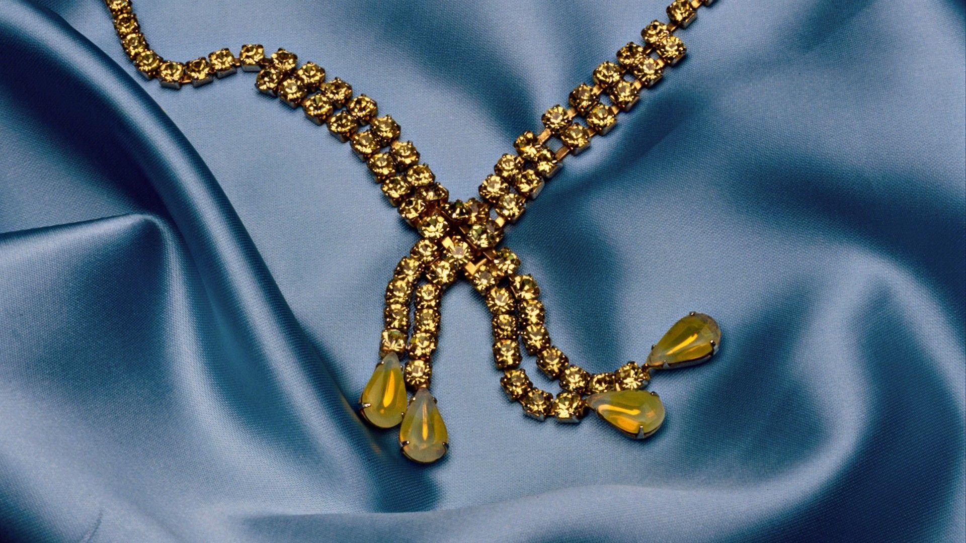 1920x1080 GU/ Necklace, wallpaper mood