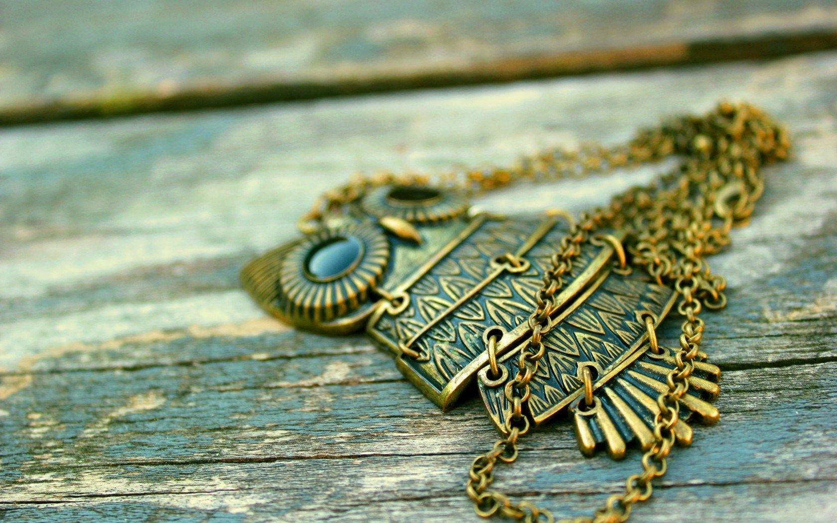 1680x1050 Cool Pendant Wallpaper