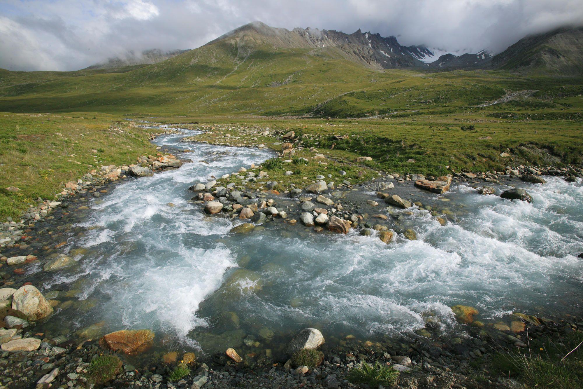 2000x1333 River HD Wallpaper