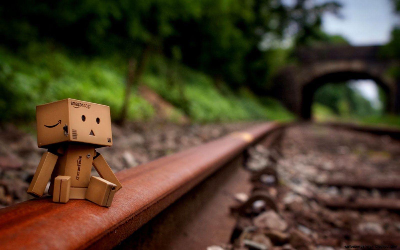 1600x1000 Danbo Enjoy In Tree HD Wallpaper