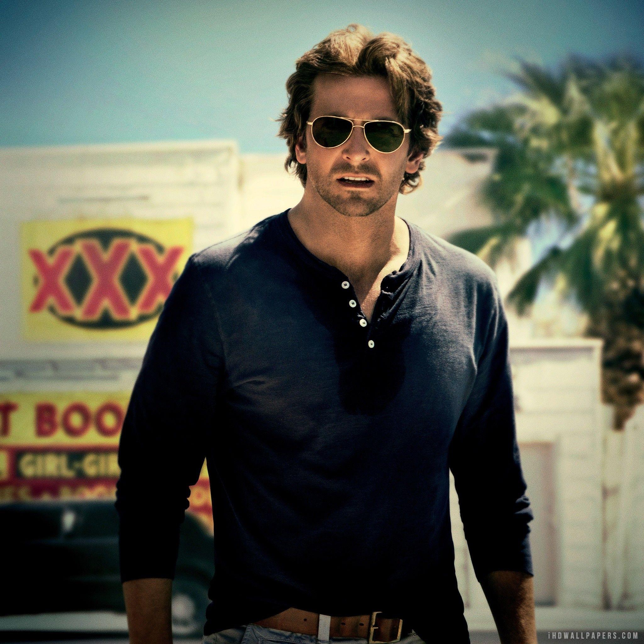 2048x2048 Bradley Cooper Wallpaper