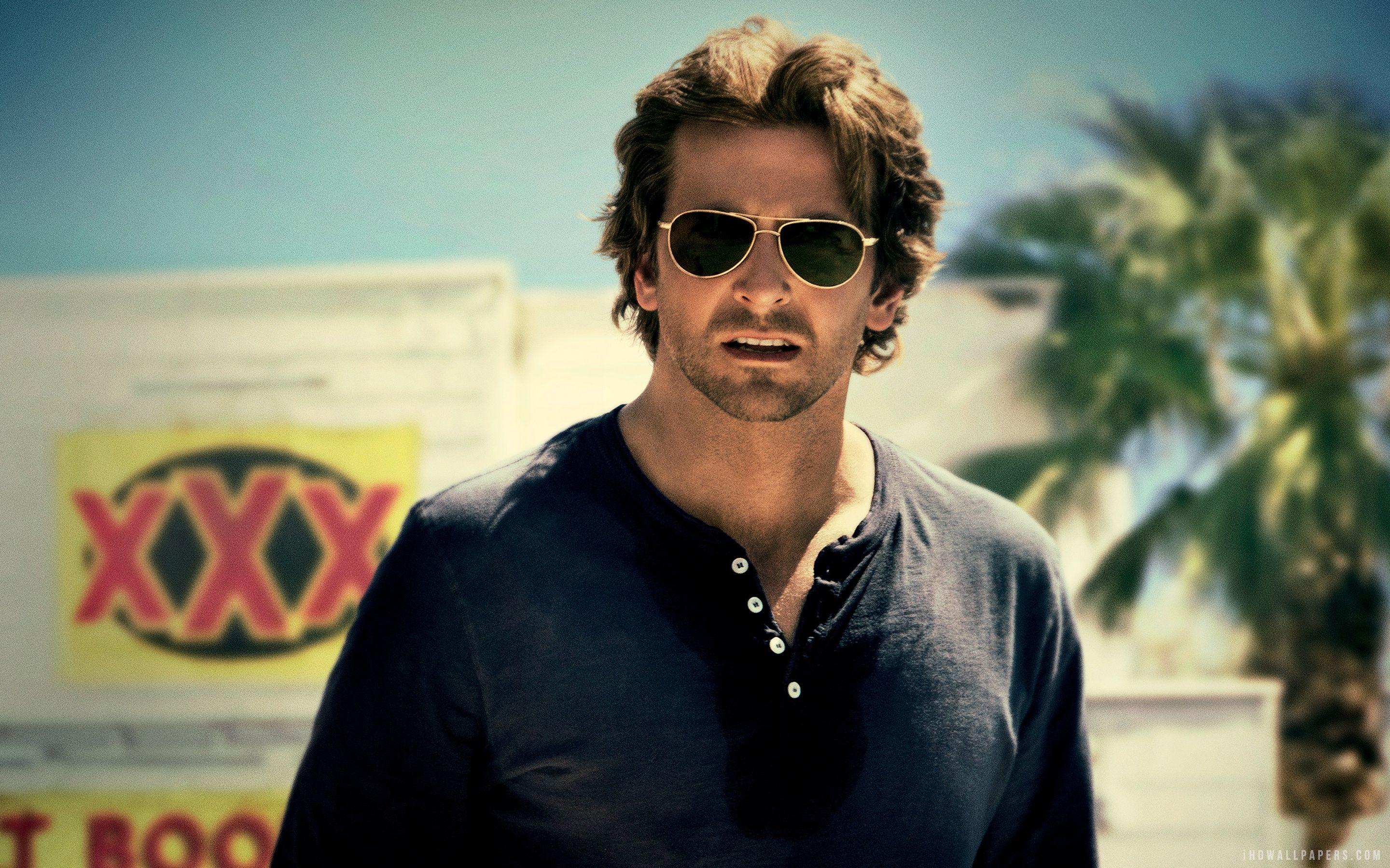 2880x1800 Bradley Cooper Hangover Teacher Wallpaper 2