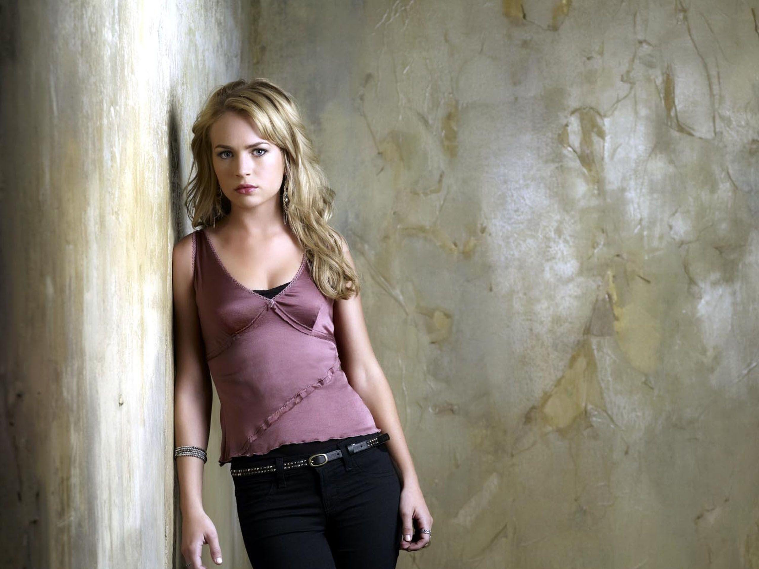 2560x1920 Britt Robertson Computer Wallpaper 54052 2560x1920px