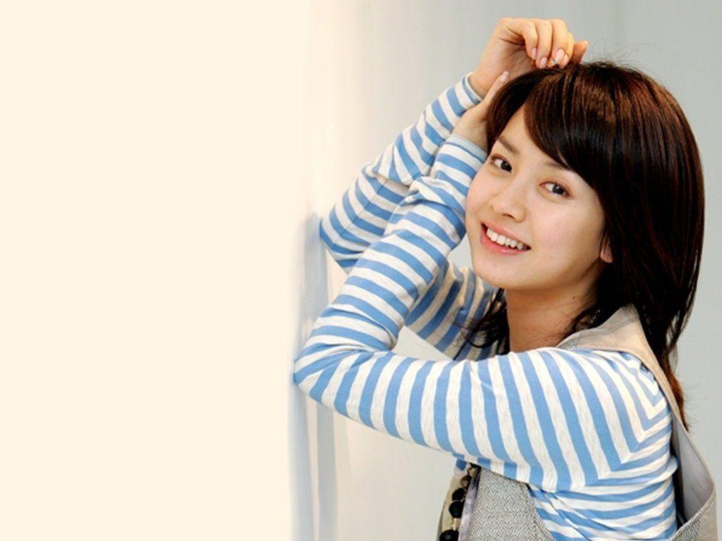 1024x768 Song Ji Hyo Wallpaper