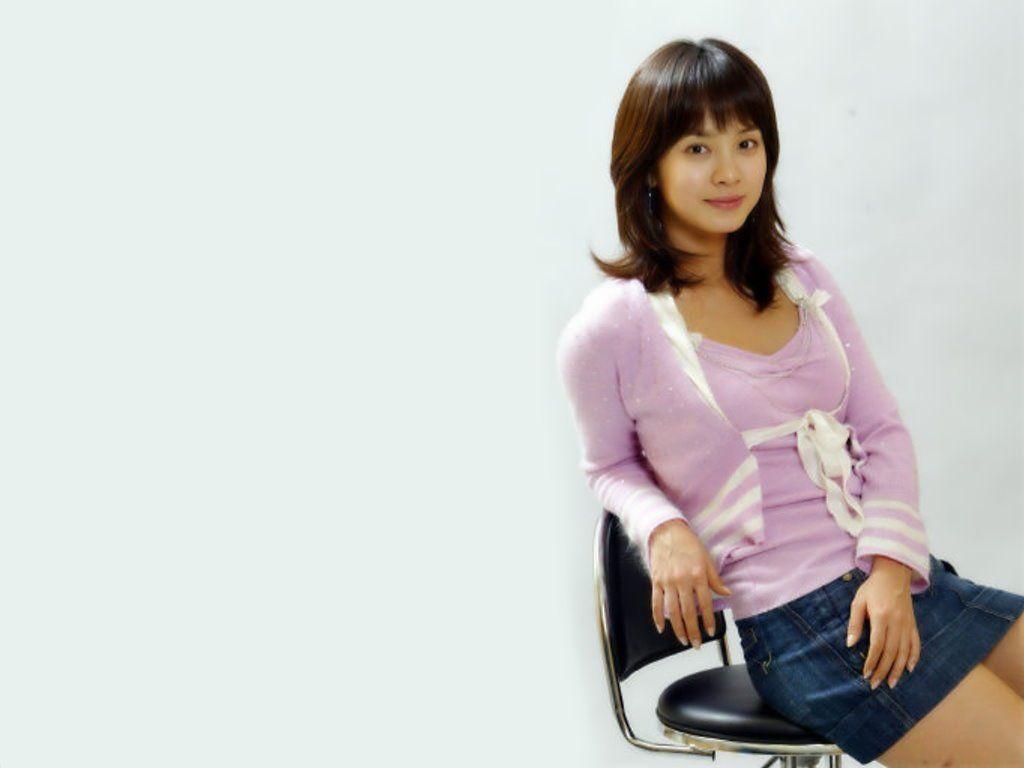 1024x768 Song Ji Hyo Wallpaper