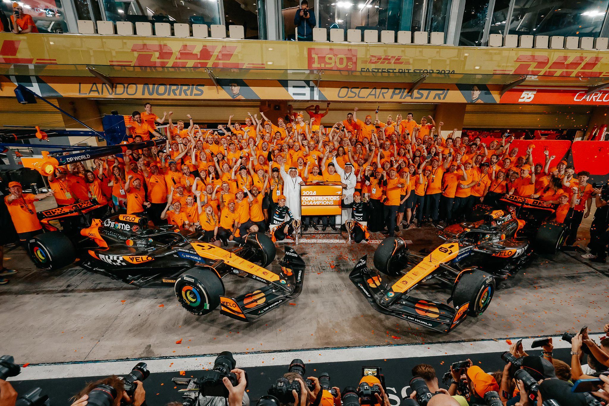 2048x1365 McLaren F1 Team photo: CHAMPIONS EDITION!