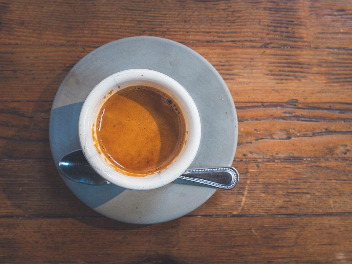1152x864 Download wallpaper 1152x864 coffee, espresso, cup, foam standard 4
