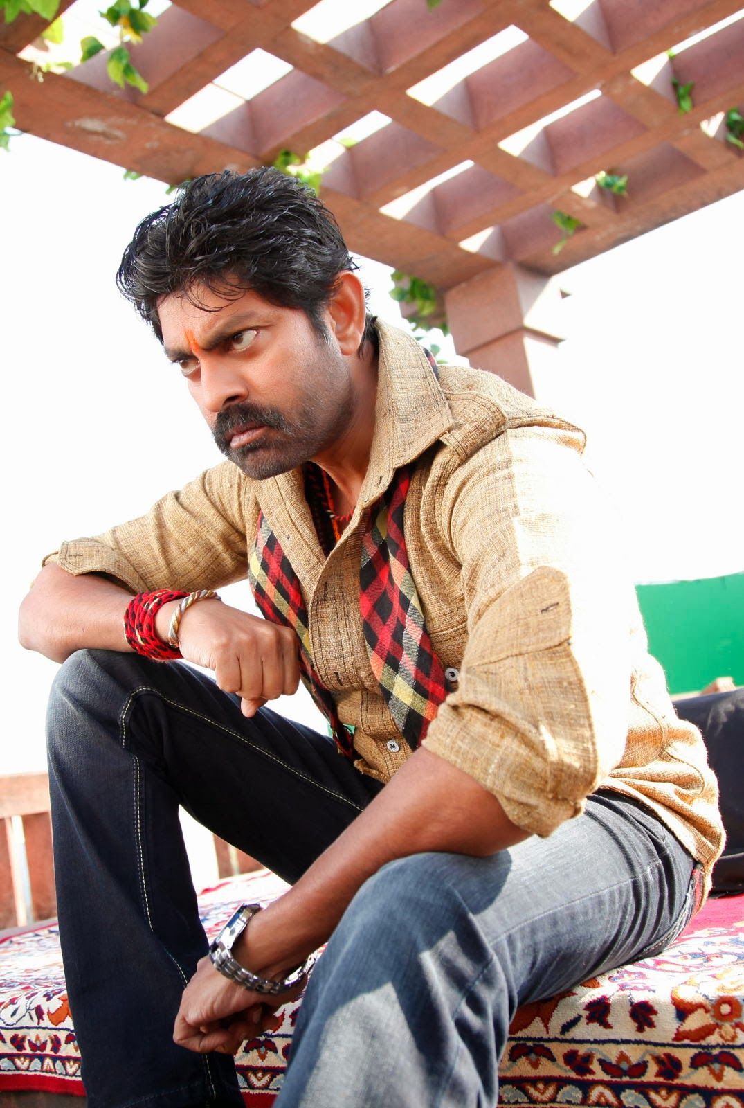1075x1600 Jagapathi Babu Photo in Pilla Nuvvu Leni Jeevitham Movie Updates, Film News, Movie Reviews, Press Notes, Film Ratings, Celebrity Interviews