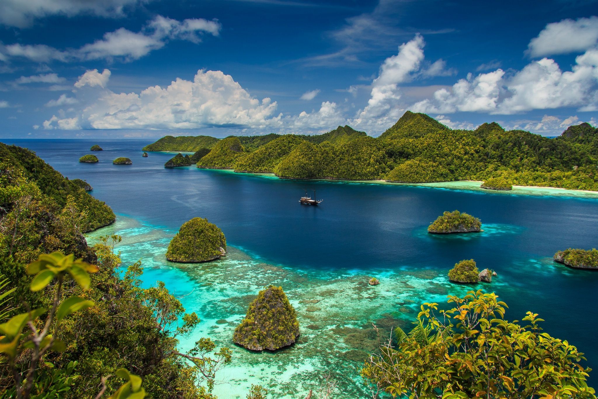 2048x1365 Wallpaper sea, island, Indonesia, archipelago, Raja Ampat for mobile and desktop, section пейзажи, resolution 2048x1365