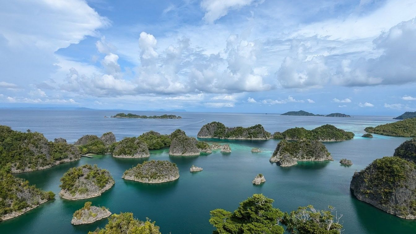 1344x756 Free picture: Panorama of a lagoon with archipelago islands at Raja Ampat marine park in the Indian ocean in West Papua, Indonesia, Asia