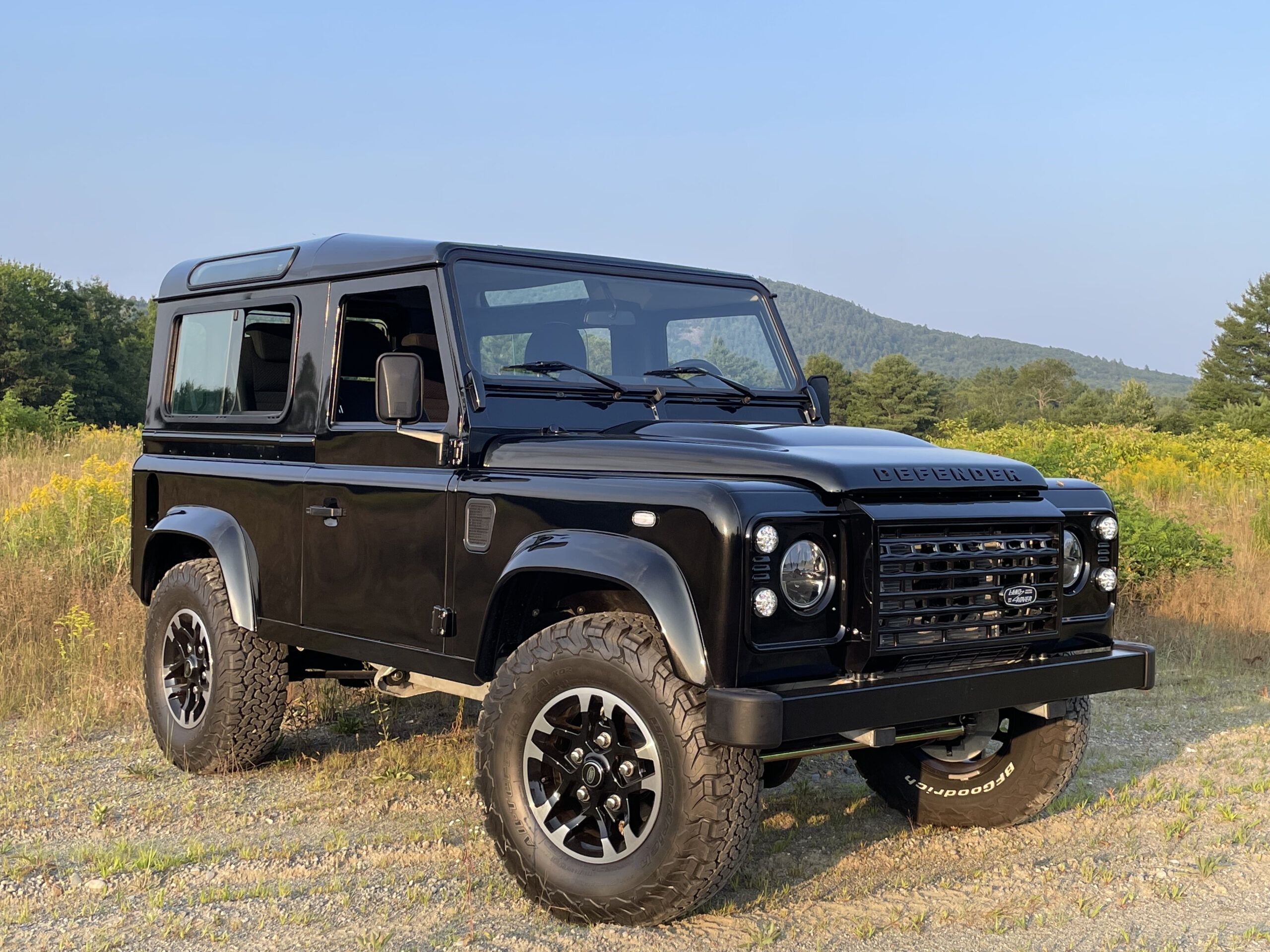 2560x1920 Land Rover Defender Inventory