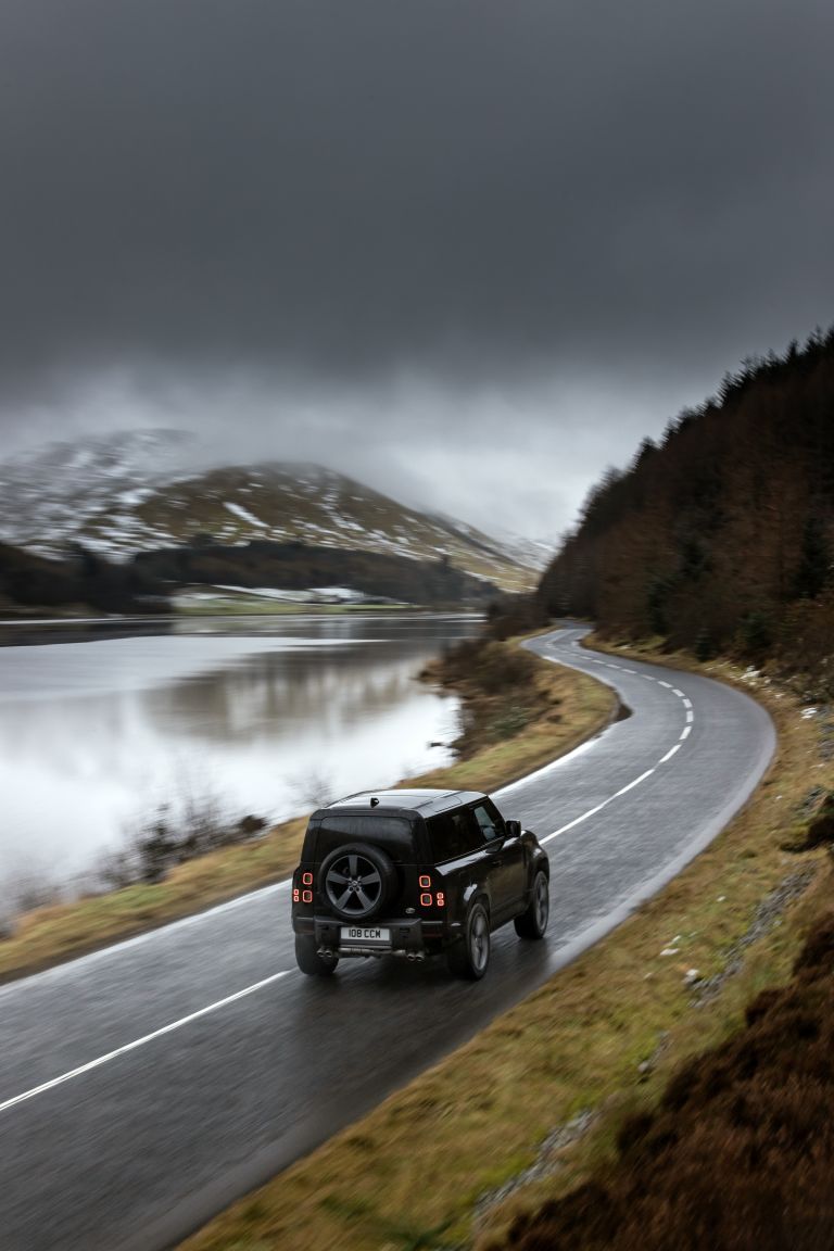 768x1152 Land Rover Defender 90 V8 quality free high resolution car image, picture and photo