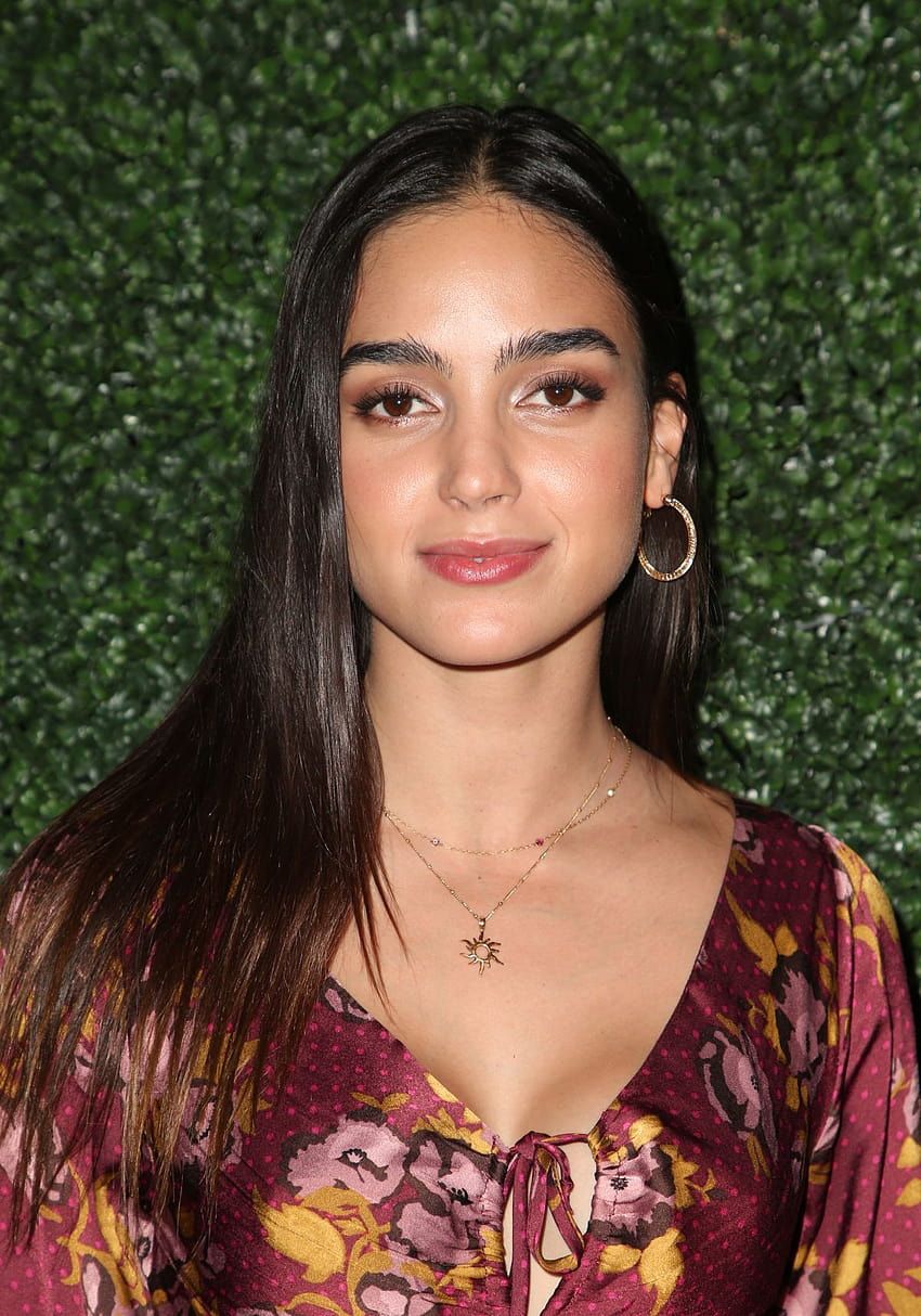850x1214 Beautiful of Melissa Barrera HD phone wallpaper