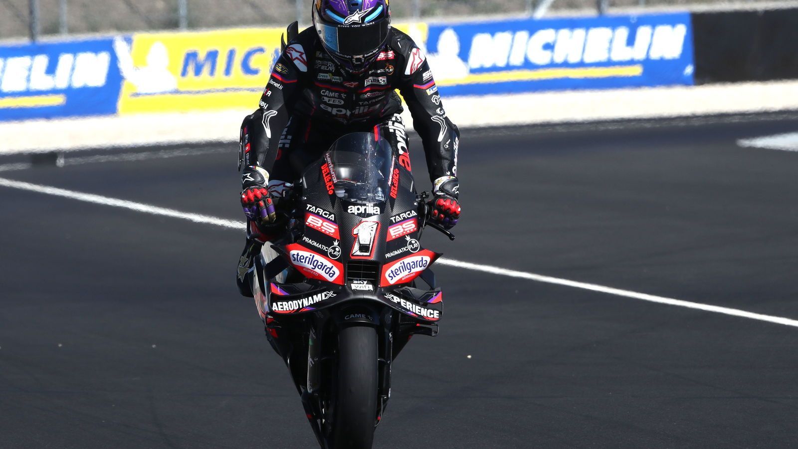 1600x900 Jorge Martin still needed to tweak his Aprilia bike moments before race start