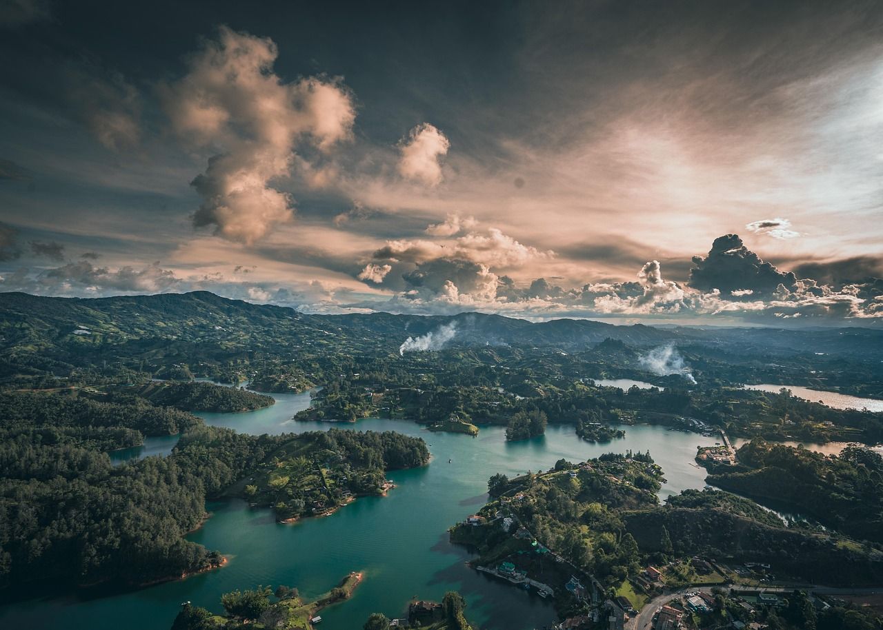 1280x914 Free Guatape & Colombia Image