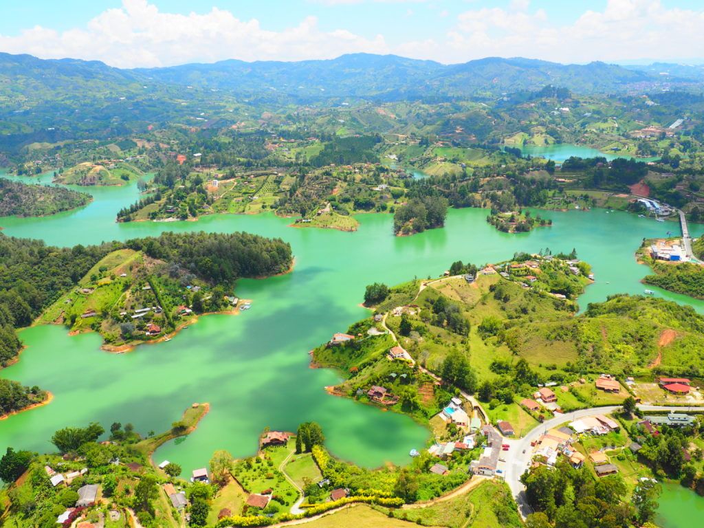 1024x768 A day at the lovely lakes of Guatapé, Colombia