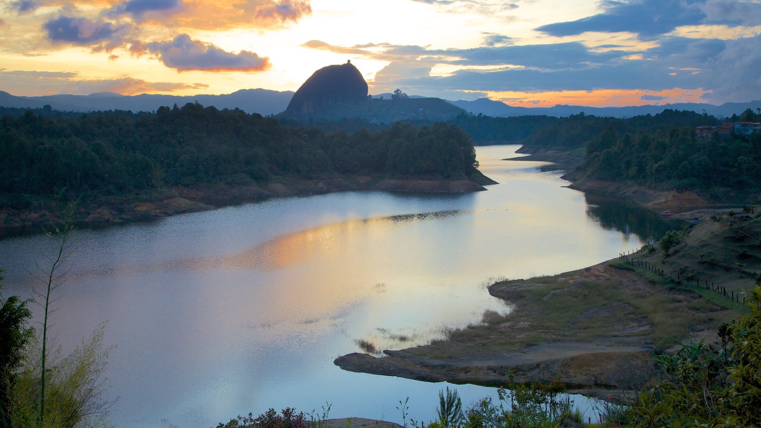2560x1440 Things to Do in Guatapé in 2025
