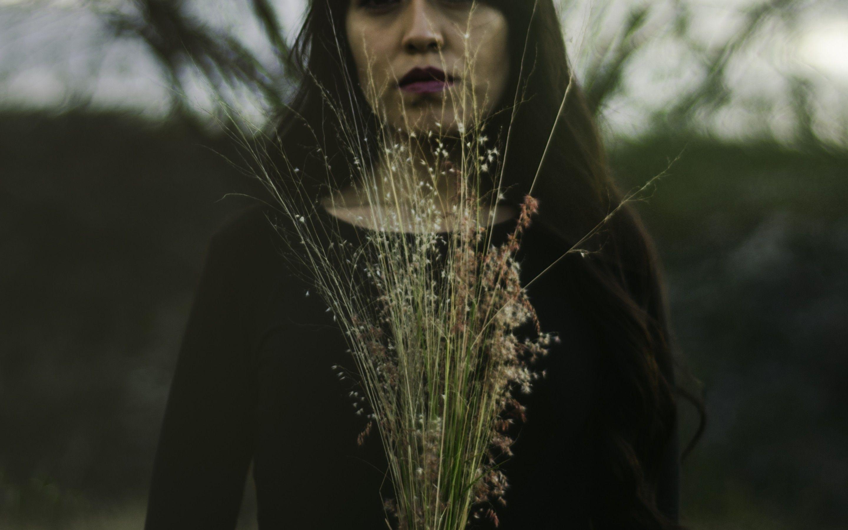 2880x1800 Download 2880x1800 Beautiful Woman, Long Hair, Brunette, Plants