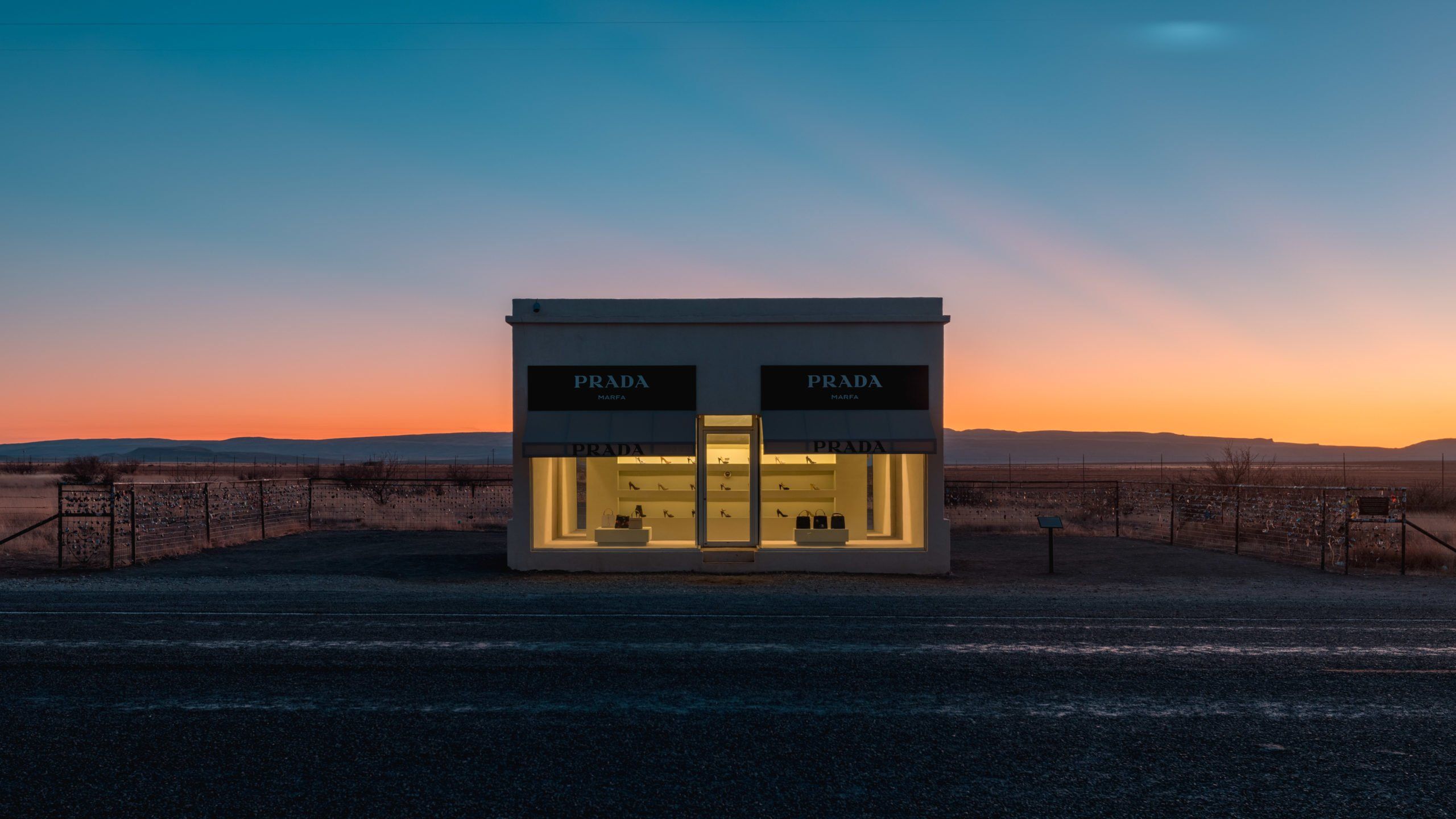 2560x1440 Visiting Prada Marfa in Texas (History, Photo, Travel Guide)