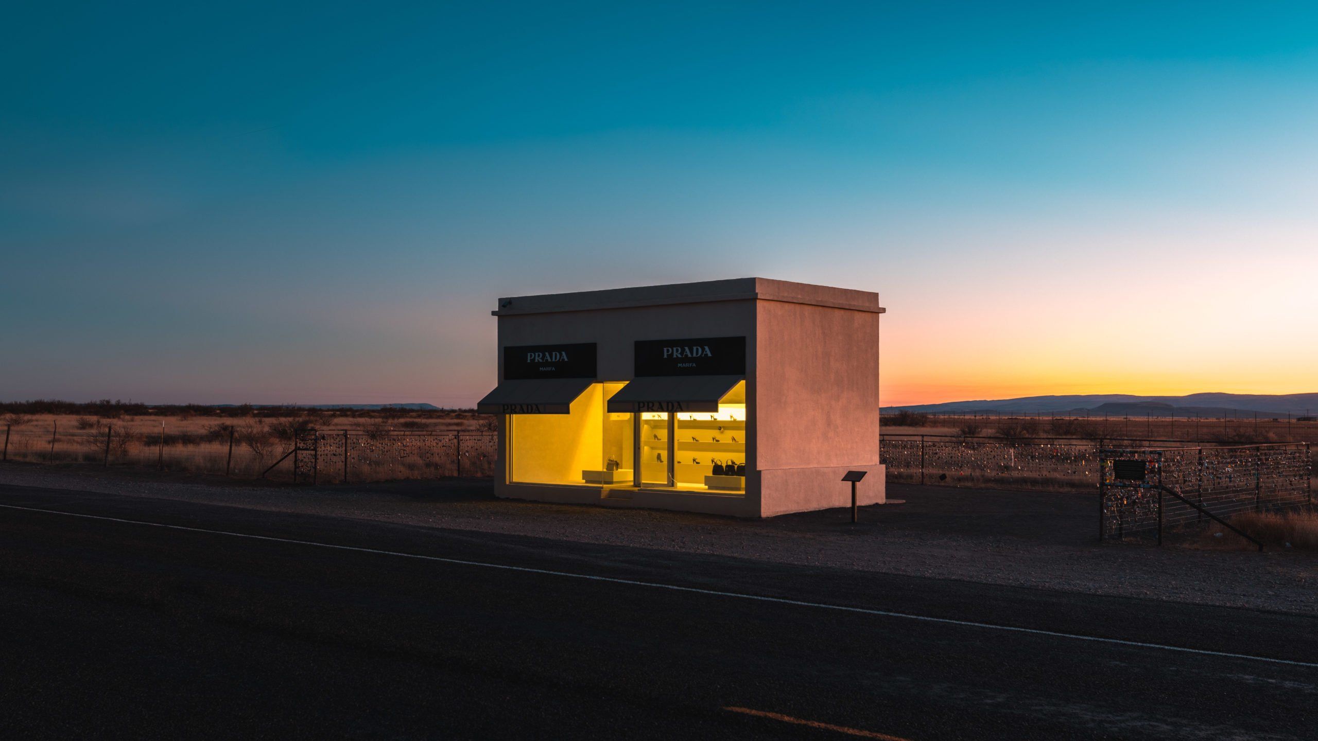 2560x1440 Visiting Prada Marfa in Texas (History, Photo, Travel Guide)