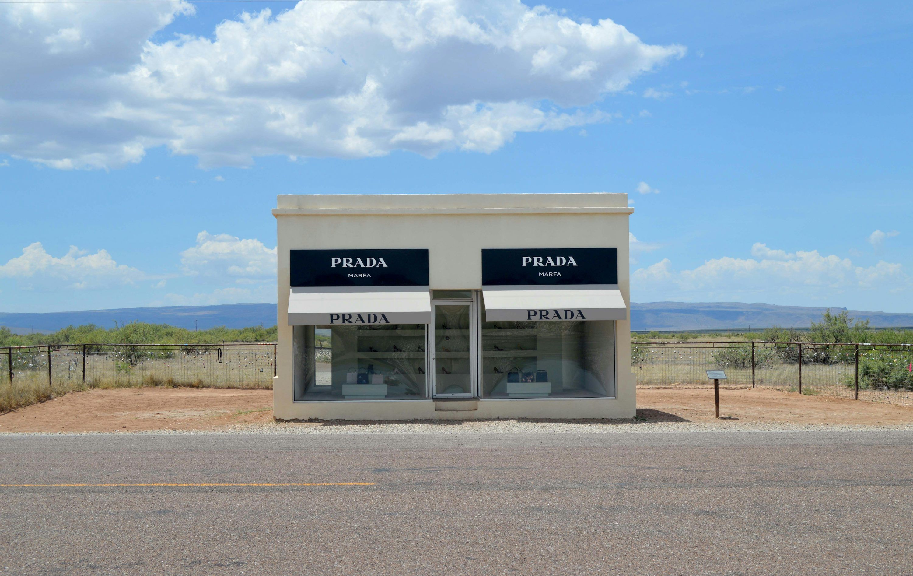 3000x1892 Prada Marfa Picture. Download Free Image