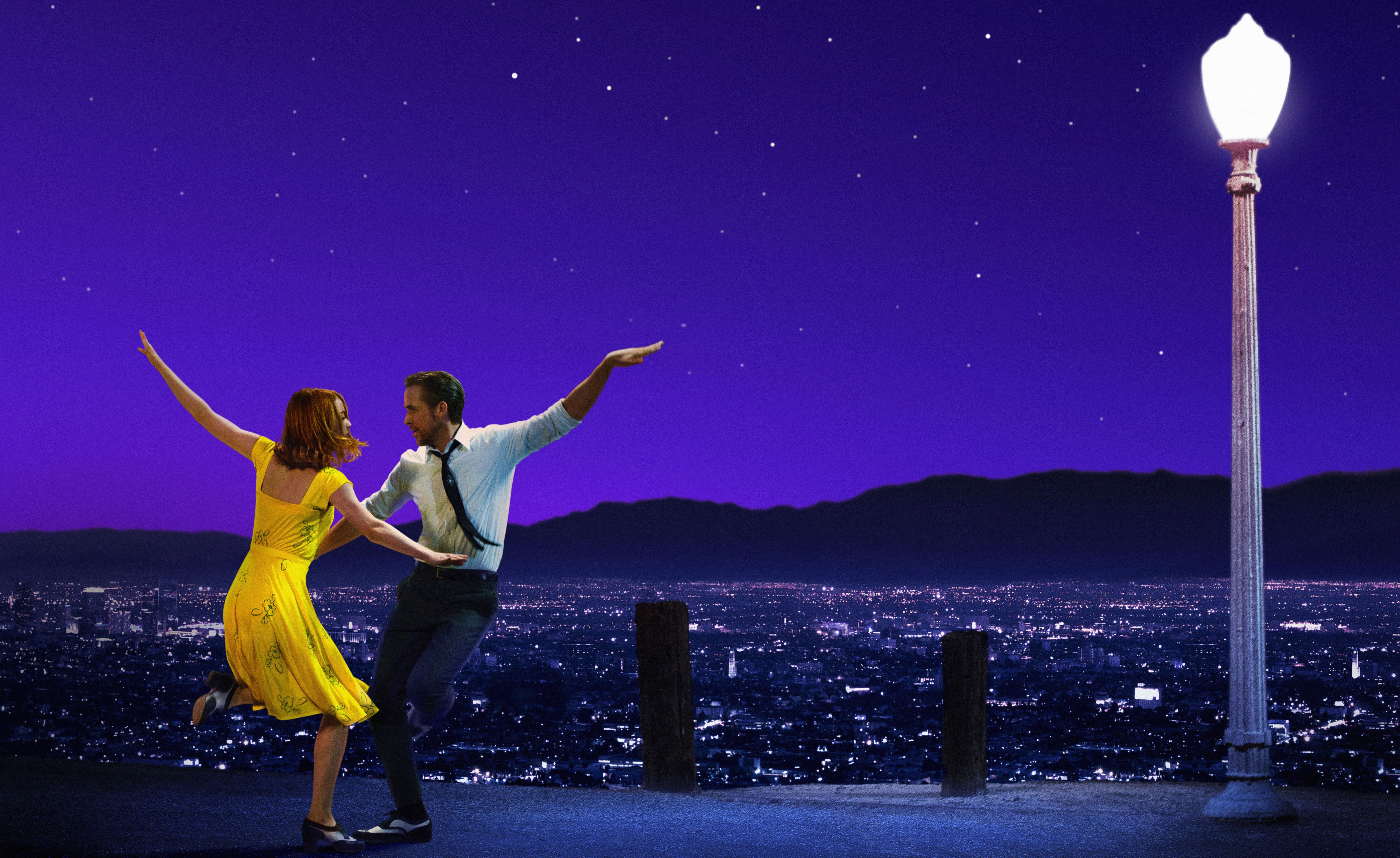 8386x5137 La La Land Hug & Kiss 4K Ultra HD Wallpaper