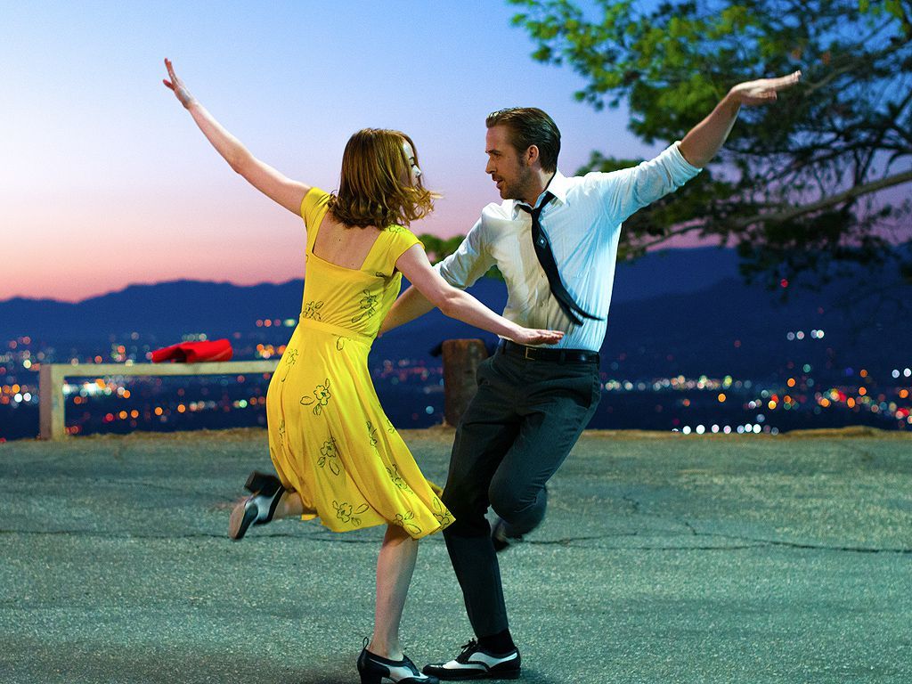1024x768 La La Land Review: Emma Stone and Ryan Gosling Star in New Movie Musical