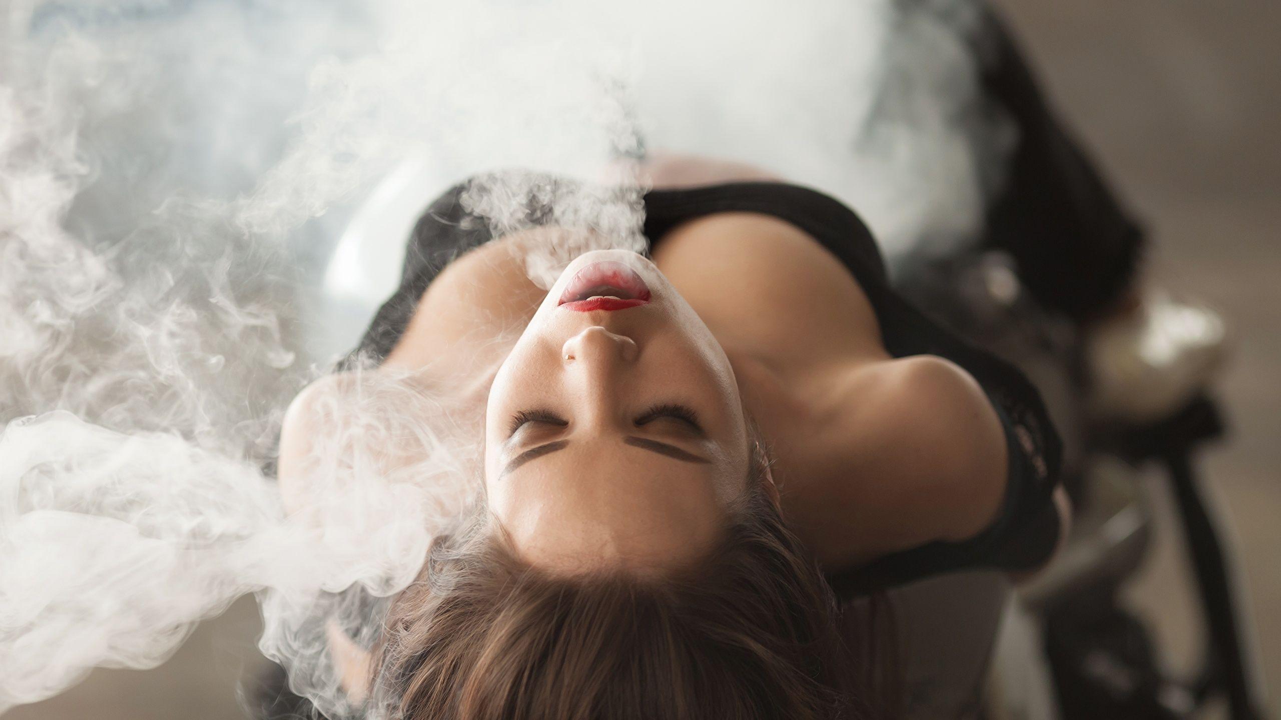 2560x1440 Desktop Wallpaper Girls Smoke 2560x1440