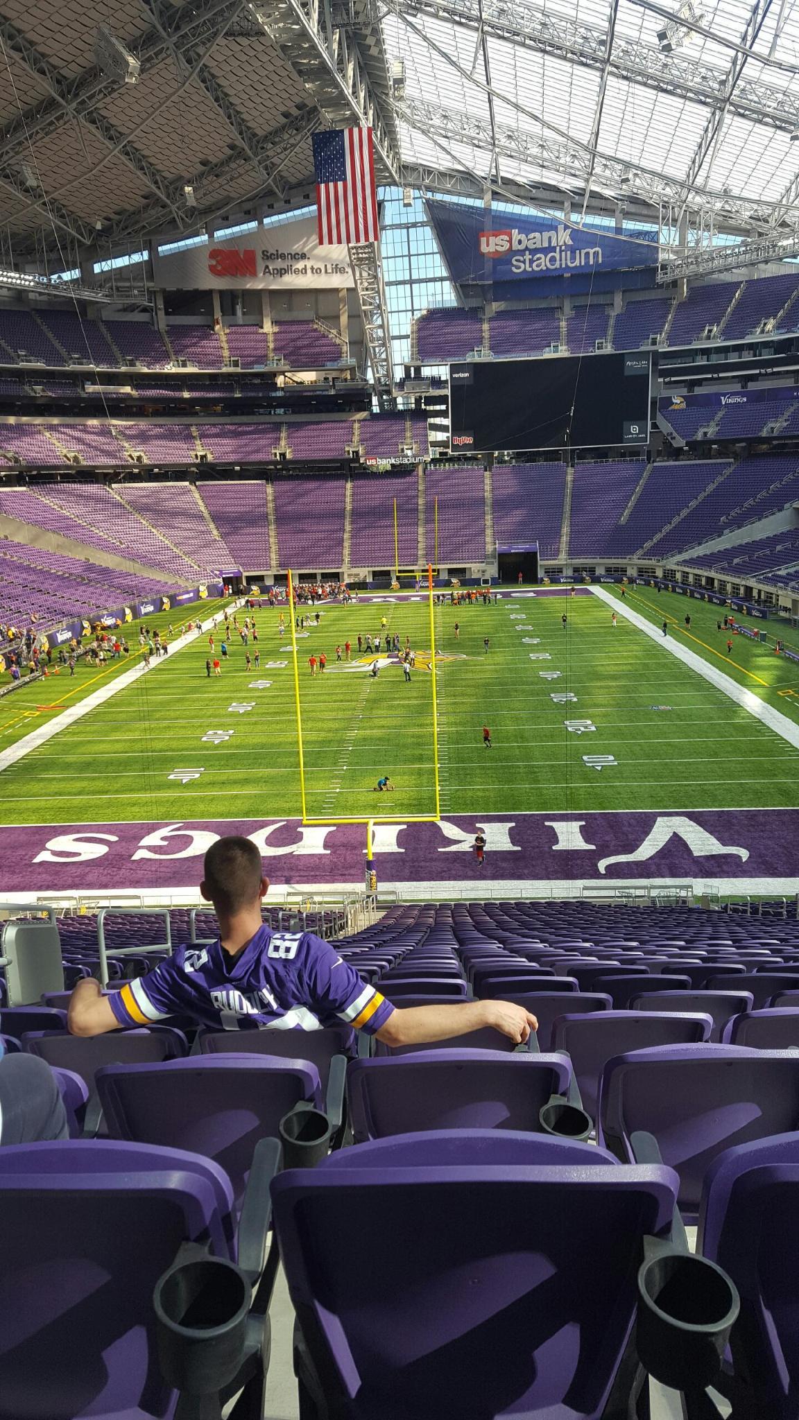 1152x2048 US Bank Stadium Tour 9 11 2016