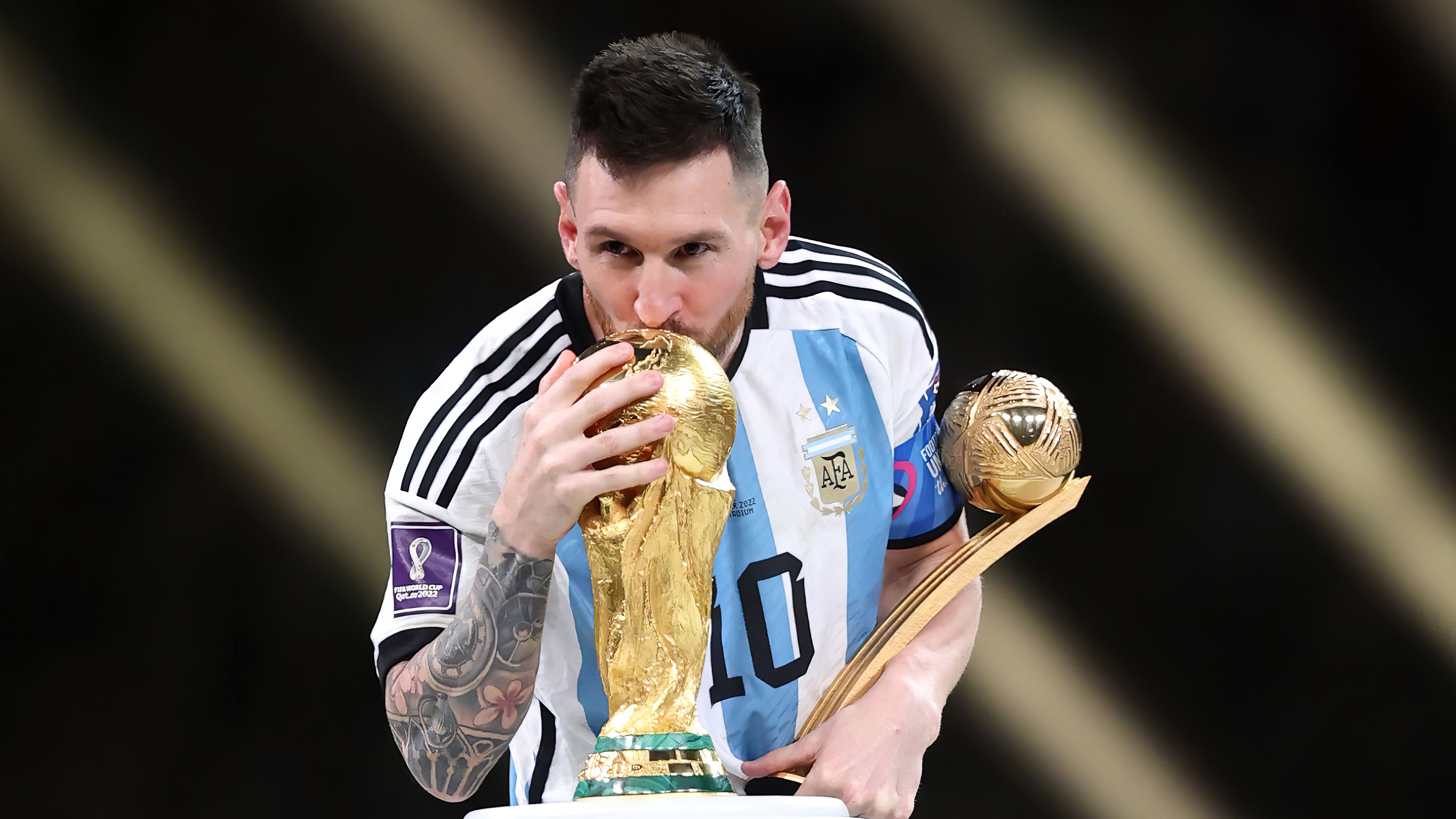 3840x2160 Lionel Messi Trophy Kiss FIFA World Cup 2022 Wallpaper 4K HD PC i