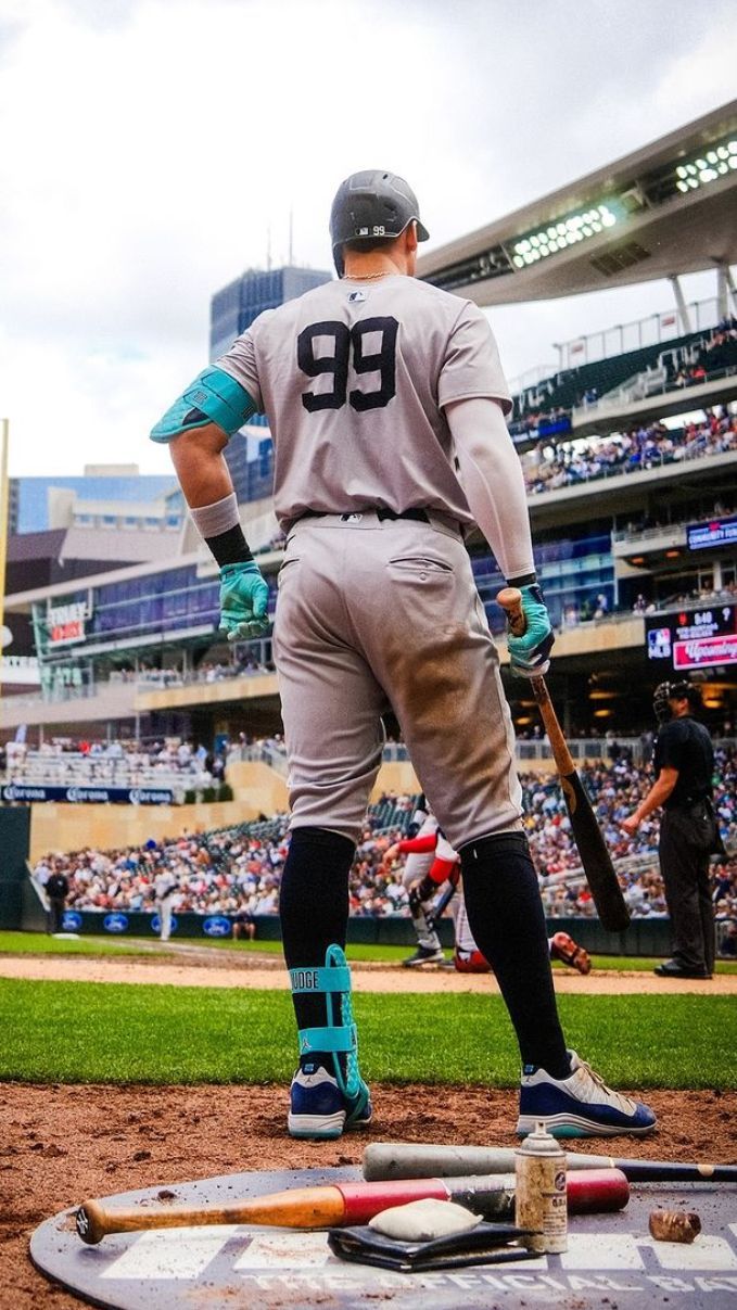 679x1207 Aaron Judge ⚾