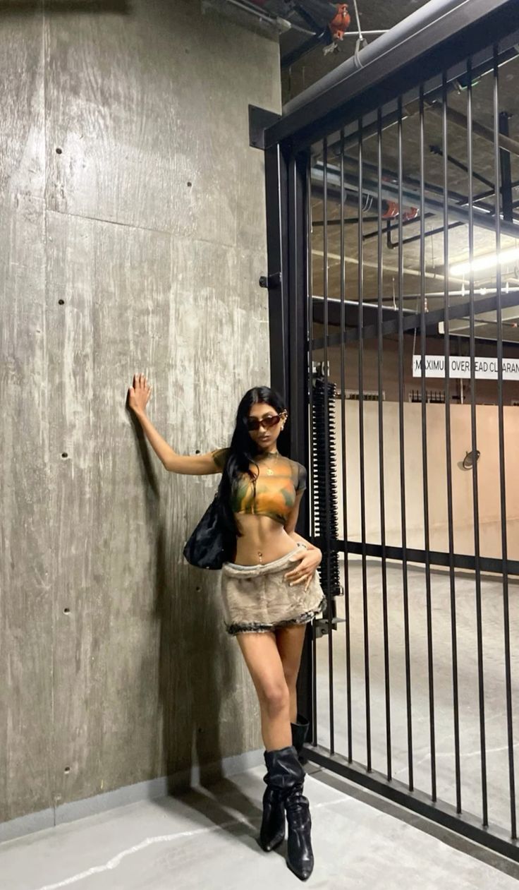 736x1261 Lara Raj