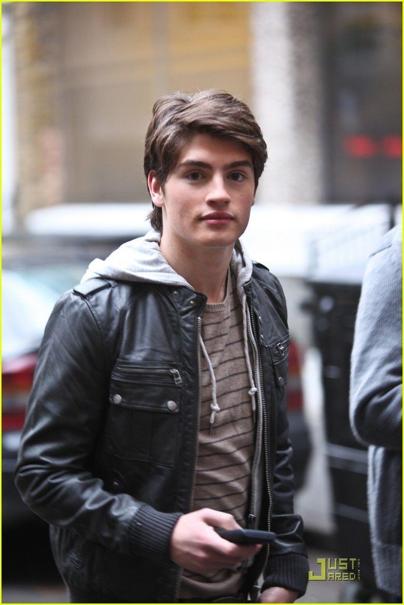 Gregg Sulkin Wallpapers - Top Free Gregg Sulkin Backgrounds