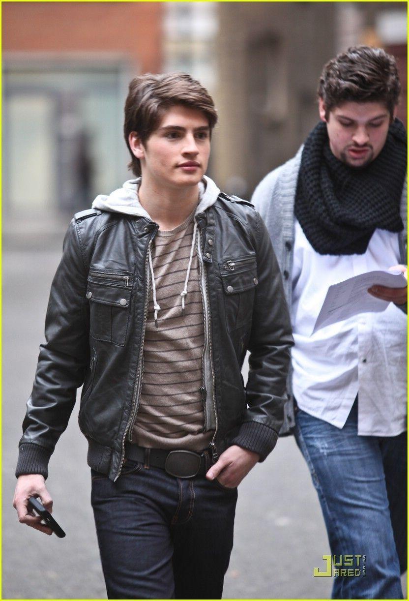 832x1222 Gregg Sulkin Sulkin Photo